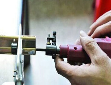 鹤峰24小时上门开锁公司